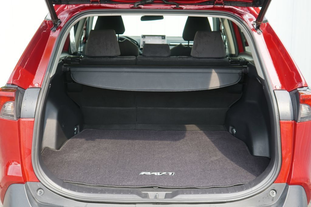 Used 2019 Toyota RAV4 XLE w/ Convenience Package AWD/4WD image 9
