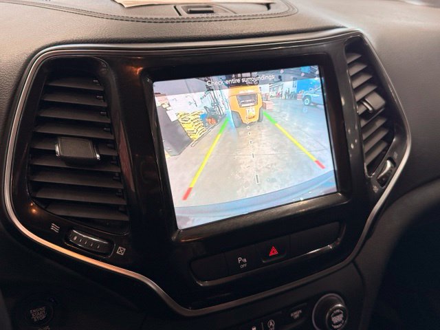Used 2020 Jeep Cherokee Limited AWD/4WD image 13