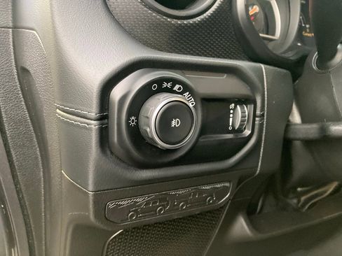 Used 2024 Jeep Wrangler Rubicon image 13