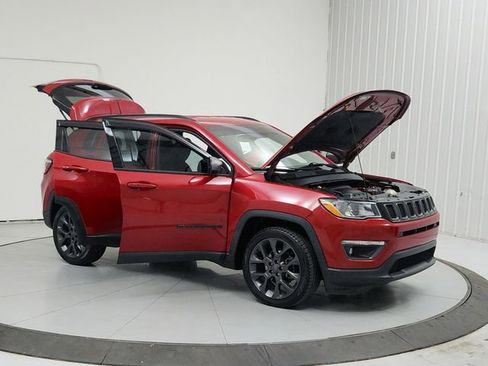 Used 2021 Jeep Compass Latitude FWD image 9