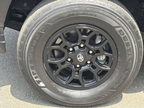 Used 2022 Toyota Tacoma SR5 w/ Technology Package RWD image 17