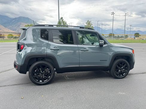Used 2018 Jeep Renegade Altitude w/ Advanced Technology Group AWD/4WD image 7