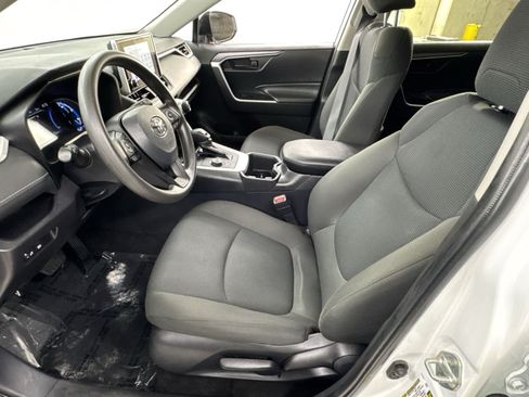 Used 2024 Toyota RAV4 LE AWD/4WD image 16