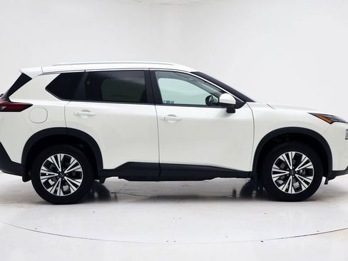 Used 2023 Nissan Rogue SV w/ SV Premium B Package image 3