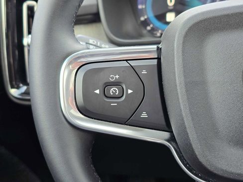 Used 2025 Volvo XC40 B5 Plus w/ Climate Package image 30