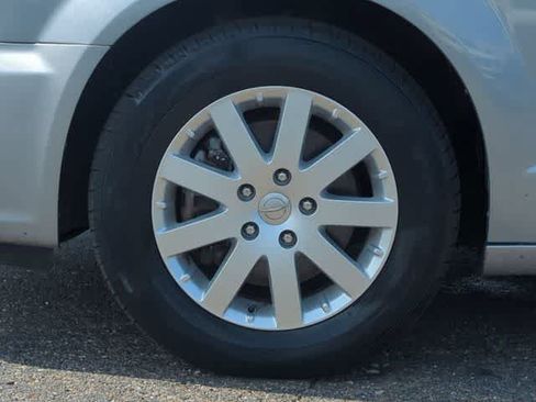 Used 2014 Chrysler Town & Country Touring FWD image 14