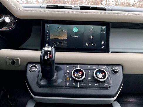 Used 2023 Land Rover Defender 110 SE image 14