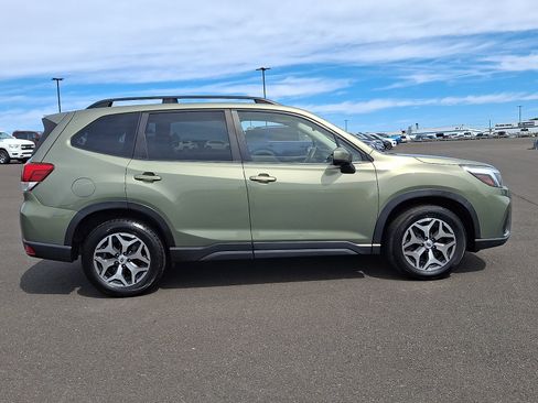 Used 2019 Subaru Forester Premium AWD/4WD image 7