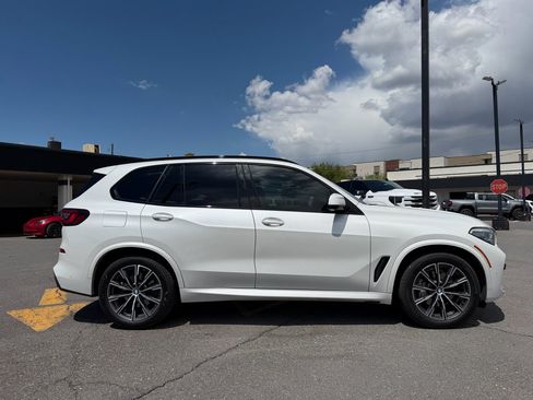 Used 2022 BMW X5 xDrive40i w/ M Sport Package AWD/4WD image 2