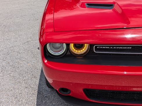 Used 2019 Dodge Challenger SXT RWD image 9