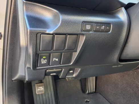 Used 2016 Lexus IS 200t image 18