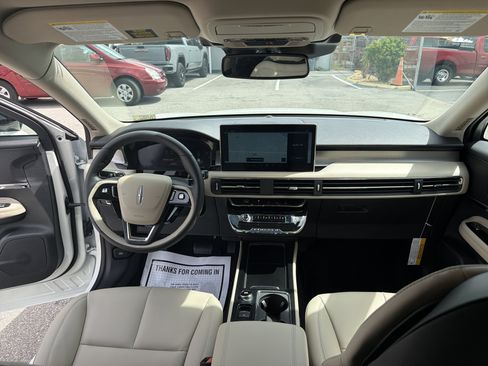 New 2026 Lincoln Corsair Premiere image 29