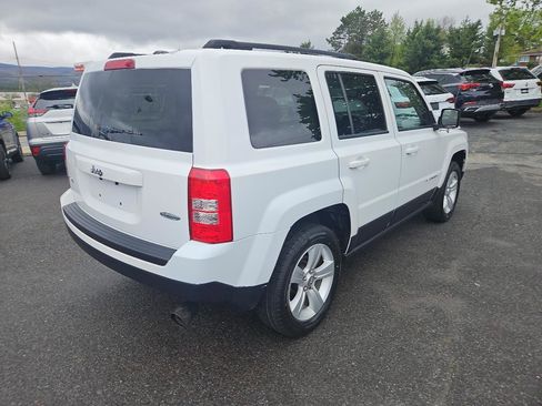 Used 2014 Jeep Patriot Latitude AWD/4WD image 3