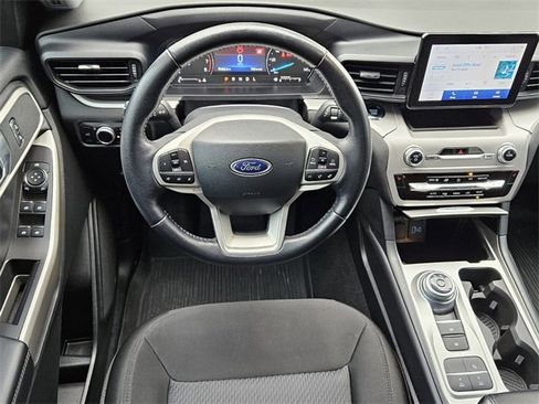 Used 2023 Ford Explorer XLT image 12