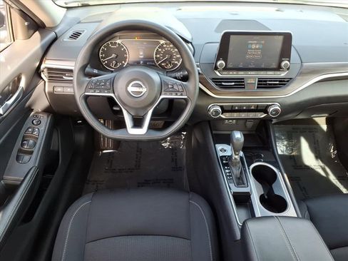 Used 2024 Nissan Altima 2.5 SV image 19