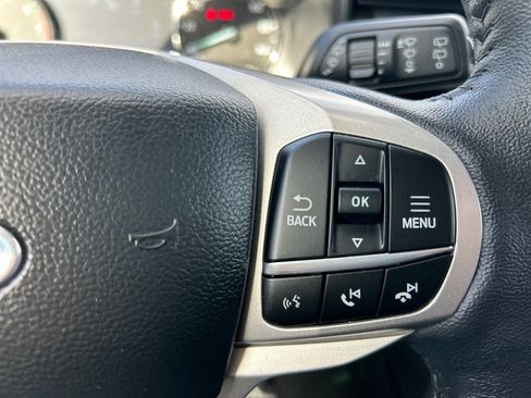 Used 2023 Ford Explorer XLT image 26