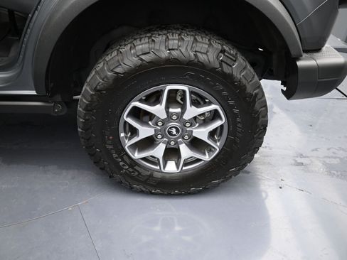 Used 2025 Ford Bronco Badlands image 22