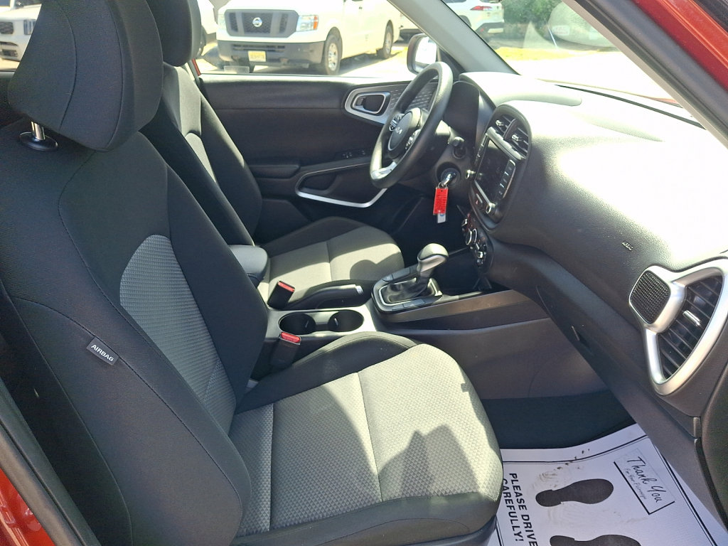 Used 2024 Kia Soul LX w/ LX Technology Package FWD image 12