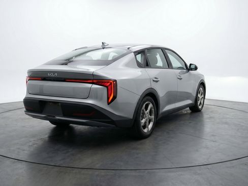 Used 2025 Kia K4 LXS image 9