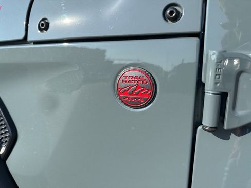 Used 2025 Jeep Gladiator Rubicon w/ Safety Group image 11