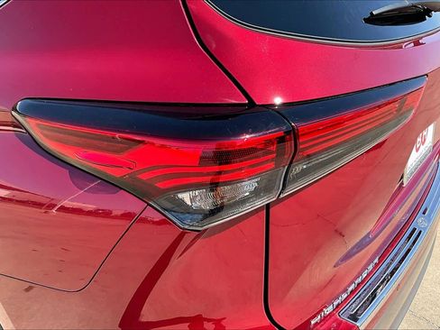 Used 2023 Toyota Highlander Platinum image 28
