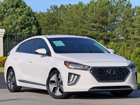 Used 2022 Hyundai Ioniq SEL FWD image 4