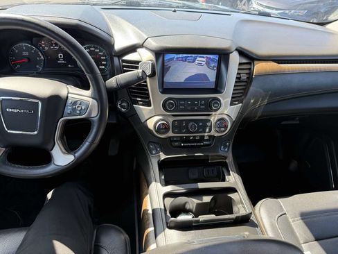 Used 2018 GMC Yukon Denali w/ Denali Ultimate Black Edition AWD/4WD image 9