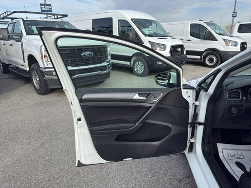 Used 2020 Volkswagen Golf 4-Door image 16