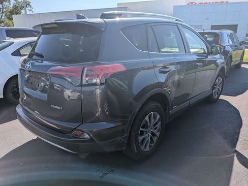 Used 2018 Toyota RAV4 LE AWD/4WD image 3