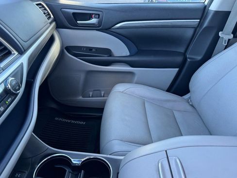 Used 2018 Toyota Highlander image 15