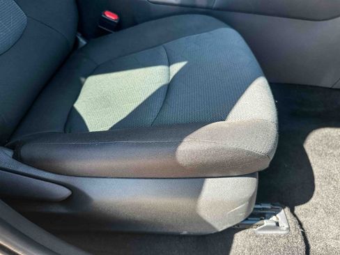 Used 2025 Toyota RAV4 XLE image 25