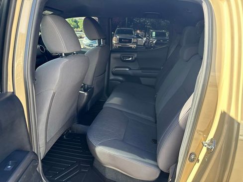 Used 2018 Toyota Tacoma TRD Off-Road AWD/4WD image 20