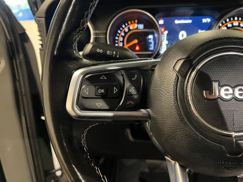 Used 2020 Jeep Wrangler Unlimited Sahara image 13