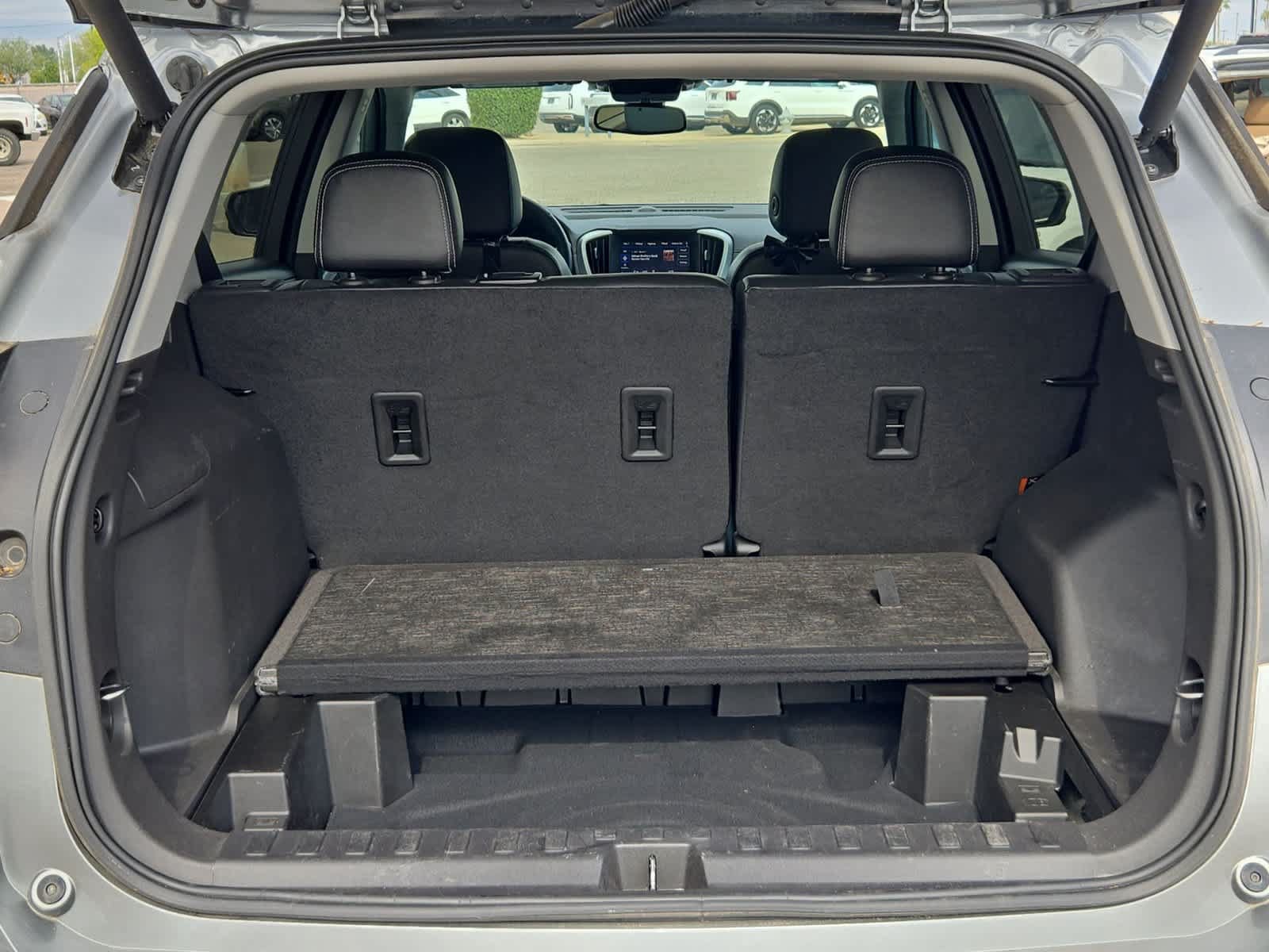 Used 2023 GMC Terrain SLT FWD image 33