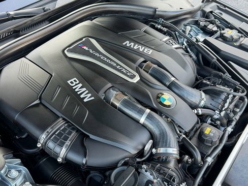 Used 2018 BMW M550i xDrive w/ Driving Assistance Package image 36