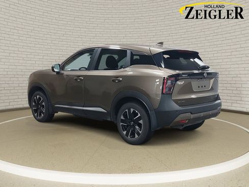 Certified 2025 Nissan Kicks SV image 7
