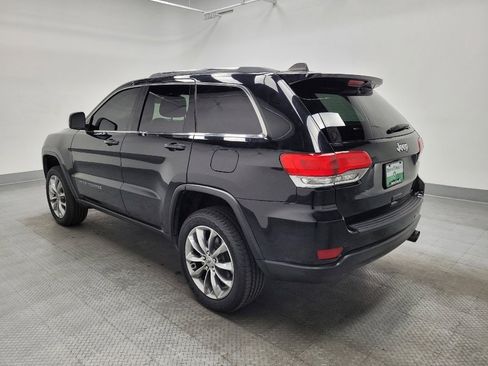 Used 2019 Jeep Grand Cherokee Laredo image 3