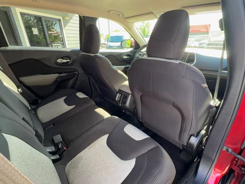 Used 2014 Jeep Cherokee Latitude w/ Cold Weather Group AWD/4WD image 28