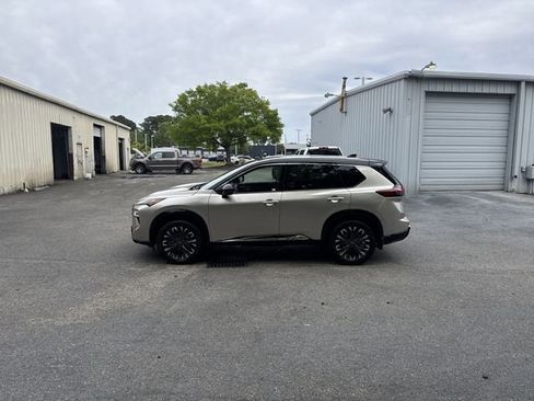 Used 2024 Nissan Rogue Platinum w/ Platinum Premium Package image 8