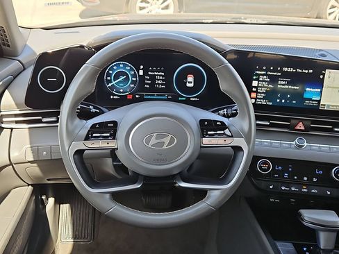 Used 2025 Hyundai Elantra SEL FWD image 23