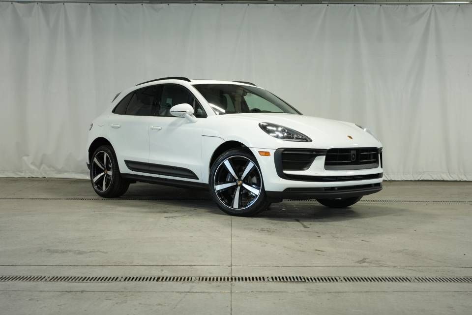 Certified 2026 Porsche Macan AWD/4WD image 9