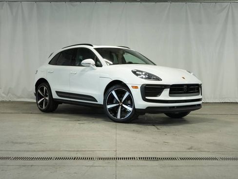 New 2026 Porsche Macan AWD/4WD image 9