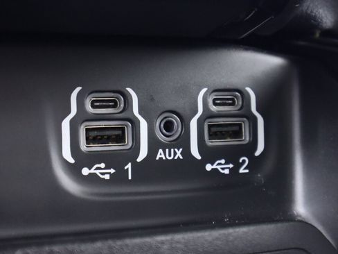 Used 2021 RAM 1500 Laramie AWD/4WD image 29