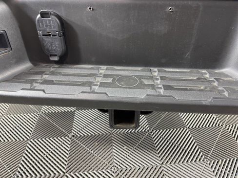 Used 2025 Nissan Frontier SV w/ SV Convenience Package RWD image 44