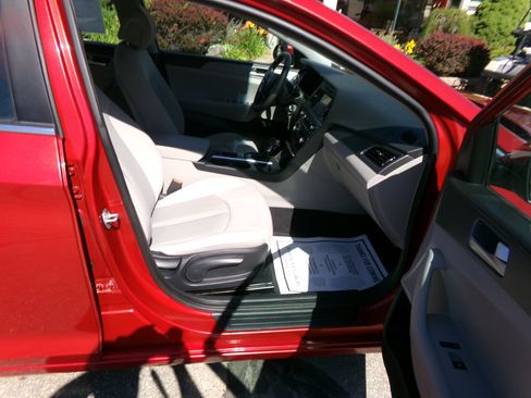 Used 2017 Hyundai Sonata SE w/ Cargo Package image 17