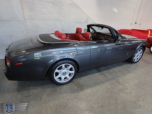 Used 2017 Rolls-Royce Phantom Drophead Coupe RWD image 53