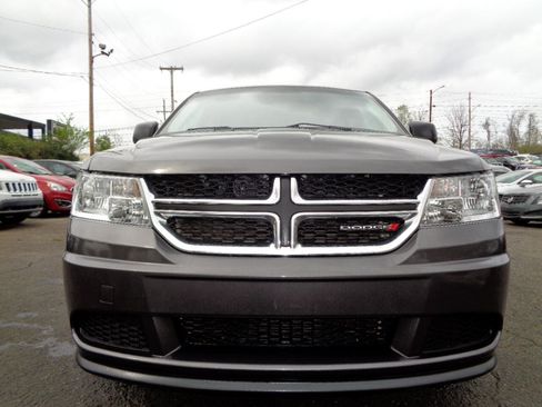 Used 2018 Dodge Journey SE image 2