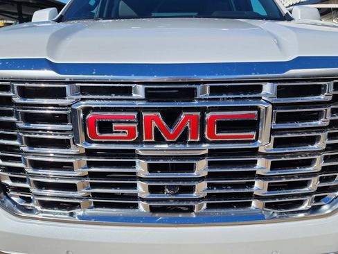 New 2026 GMC Yukon XL Denali image 9