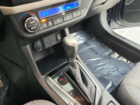 Used 2015 Toyota Corolla LE image 27