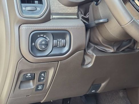 Used 2025 RAM 1500 Limited AWD/4WD image 23